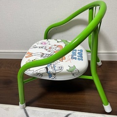 子供用椅子の画像