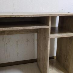 いない場合お盆過ぎに廃棄します。勉強机の画像