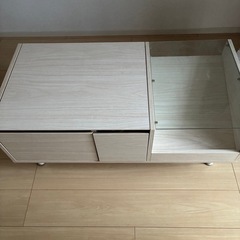 1台2役のドレッサーテーブルの画像