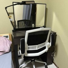 ドレッサーとチェア差し上げますの画像