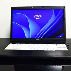 富士通定番タイプi3最新Windows11メモリ4GB高速SSD480GBWifi接続可能の画像