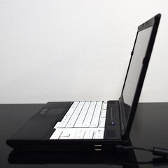 富士通定番タイプi3最新Windows11メモリ4GB高速SSD480GBWifi接続可能の画像