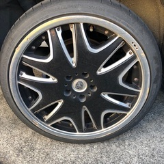 245/35R20 タイヤ、ホイール4本、傷多いの画像