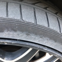 245/35R20 タイヤ、ホイール4本、傷多いの画像