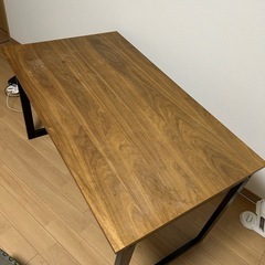 木目調テーブルの画像