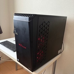 デスクトップパソコン　光るパソコンの画像