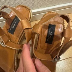 APC サイズ38 (約24cm) ブラウンサンダル の画像