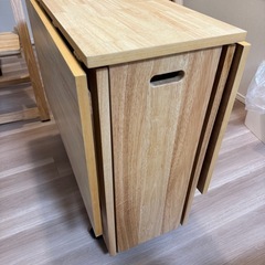 【美品】折り畳みダイニングテーブル(椅子4脚セット)の画像