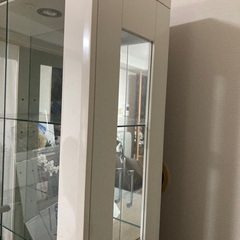 ガラス飾り棚の画像