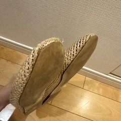 ZARA サイズ38(約24cm)ベージュフラットシューズの画像