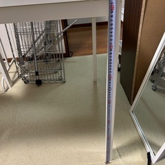 IKEA ホワイトテーブルの画像