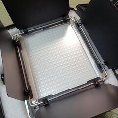 NEEWER LEDライト ケース付きの画像