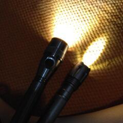懐中電灯2本の画像