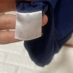 VネックTシャツの画像