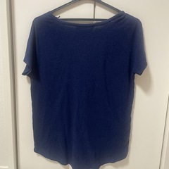 VネックTシャツの画像