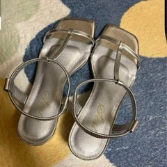 SESTO　トングサンダル ミニヒールの画像