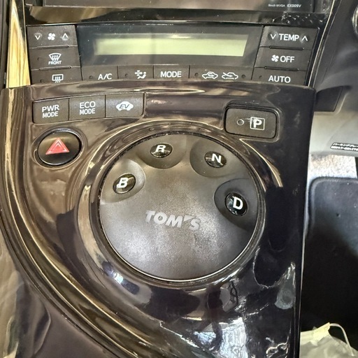 プリウス30  TOM’sシフトボタン