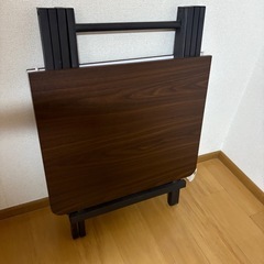 折り畳みテ-ブル。1800円。美品の画像