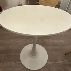 カフェテーブルの画像