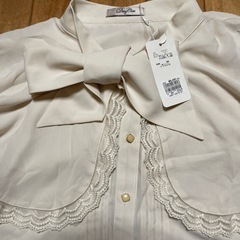 【8,295円】✨感謝祭✨新品 ケープブラウス Mサイズの画像