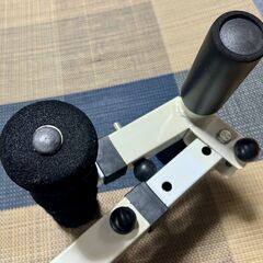 腹筋・背筋トレーニング機器の画像