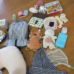  抱っこ紐 授乳まくら 新生児グッズまとめ売りの画像