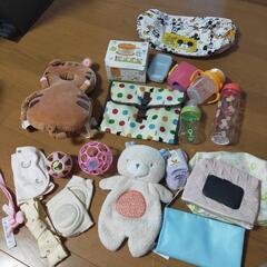  抱っこ紐 授乳まくら 新生児グッズまとめ売りの画像