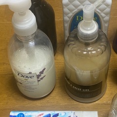 シャンプー　ボディソープ　アリエルバック　ヘアブラシ　おまけ付き　
まとめ売りの画像