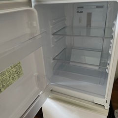 SHARP 冷蔵庫  2019年製 SU-D14E-W
の画像