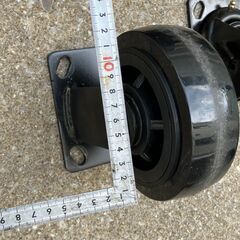 【取りに来てくれる方】　滑車　4個セット　2個ロック付き　の画像
