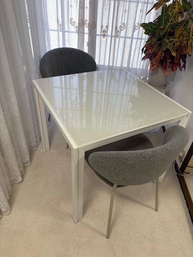 ガラステーブル