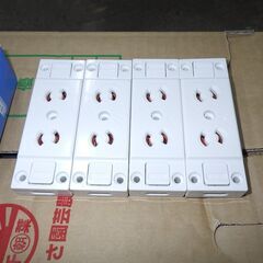 Panasonic WK1262SW 新品・未使用品 4個セット 露出抜け止めダブルコンセント(仮設用)(フル端子)(ホワイト)の画像
