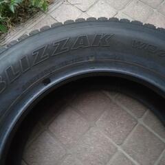 ２０５／７５Ｒ１６　１１３／１１１L　LＴ　ブリザックW９７９　６本　中古品　滋賀県高島市よりの画像