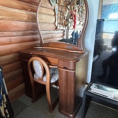 大きめ鏡のドレッサーの画像