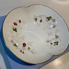 ウェッジウッド ワイルドストロベリー サラダボウルの画像