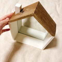 salut! おうちシリーズ 壁掛け鏡　おうち型ミラー ミラー 壁 ウォールミラーの画像