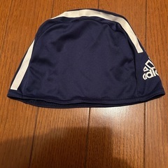 adidas 水泳帽の画像