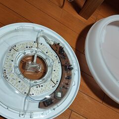 中古、蛍光灯と、洋室用のLED蛍光灯の画像