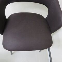 6-3未使用/新品　在庫3脚　１脚価格　 ダイニングチェア 単品 肘付き クッション座面 エイジング加工 食卓椅子 ダイニング チェアー シンプル モダン レザー調　ブラウニーブラックの画像