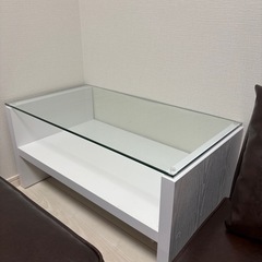 ホワイトローテーブルの画像