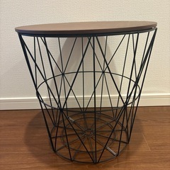 ワイヤースチールテーブルの画像