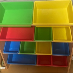 おもちゃ収納棚の画像