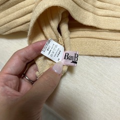 ショート丈　トップス　サイズはおそらくSかMの画像