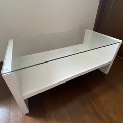 ガラステーブルの画像