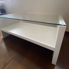 ガラステーブルの画像