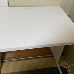 白デスクの画像