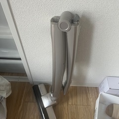 HITACHI コードレス　充電式掃除機の画像