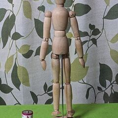 美品■美術 インテリア IKEA★天然木 デッサン人形 ２点セット★人形 ハンド マネキン 関節 可動  アクセサリースタンド (人型＋右手)◎の画像