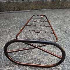 レトロ風スリッパ立て(スチール製)の画像