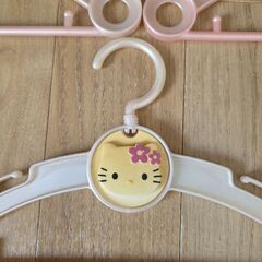 キティちゃん子供用ハンガーの画像